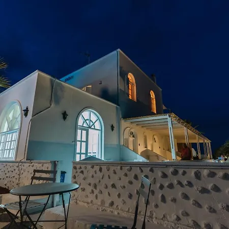 Blue Life 3* Emporio (Santorini)